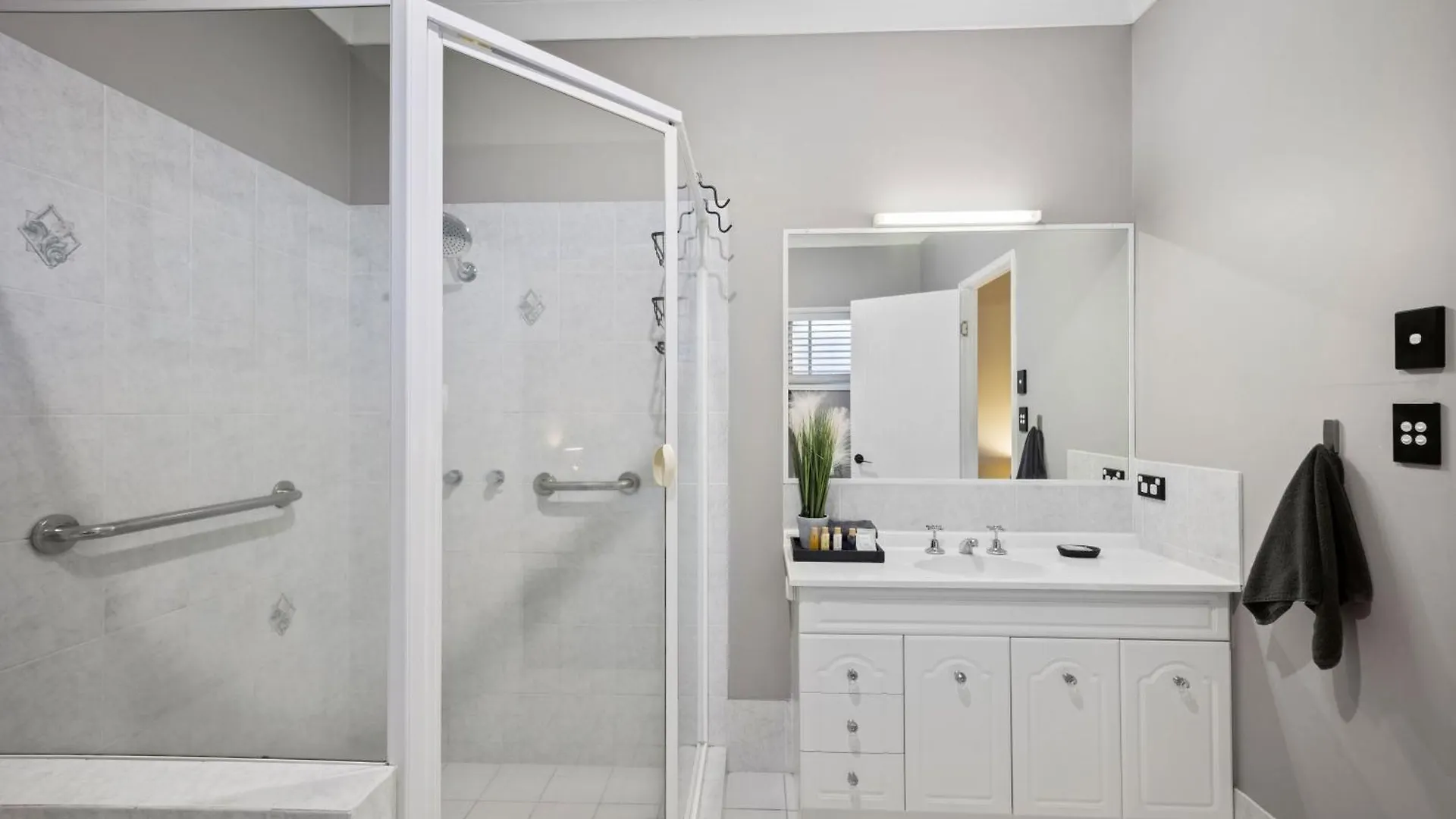 Charming Group Getaway - 9 Mins To Burleigh Beach Gold Coast Holiday home
