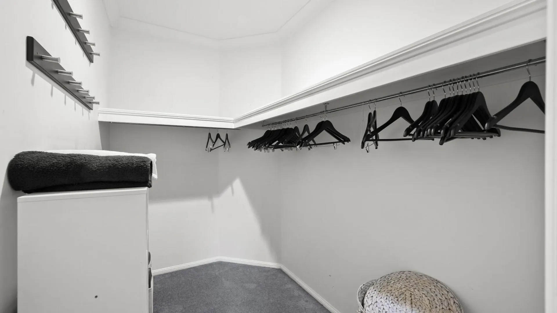 Holiday home Charming Group Getaway - 9 Mins To Burleigh Beach Gold Coast
