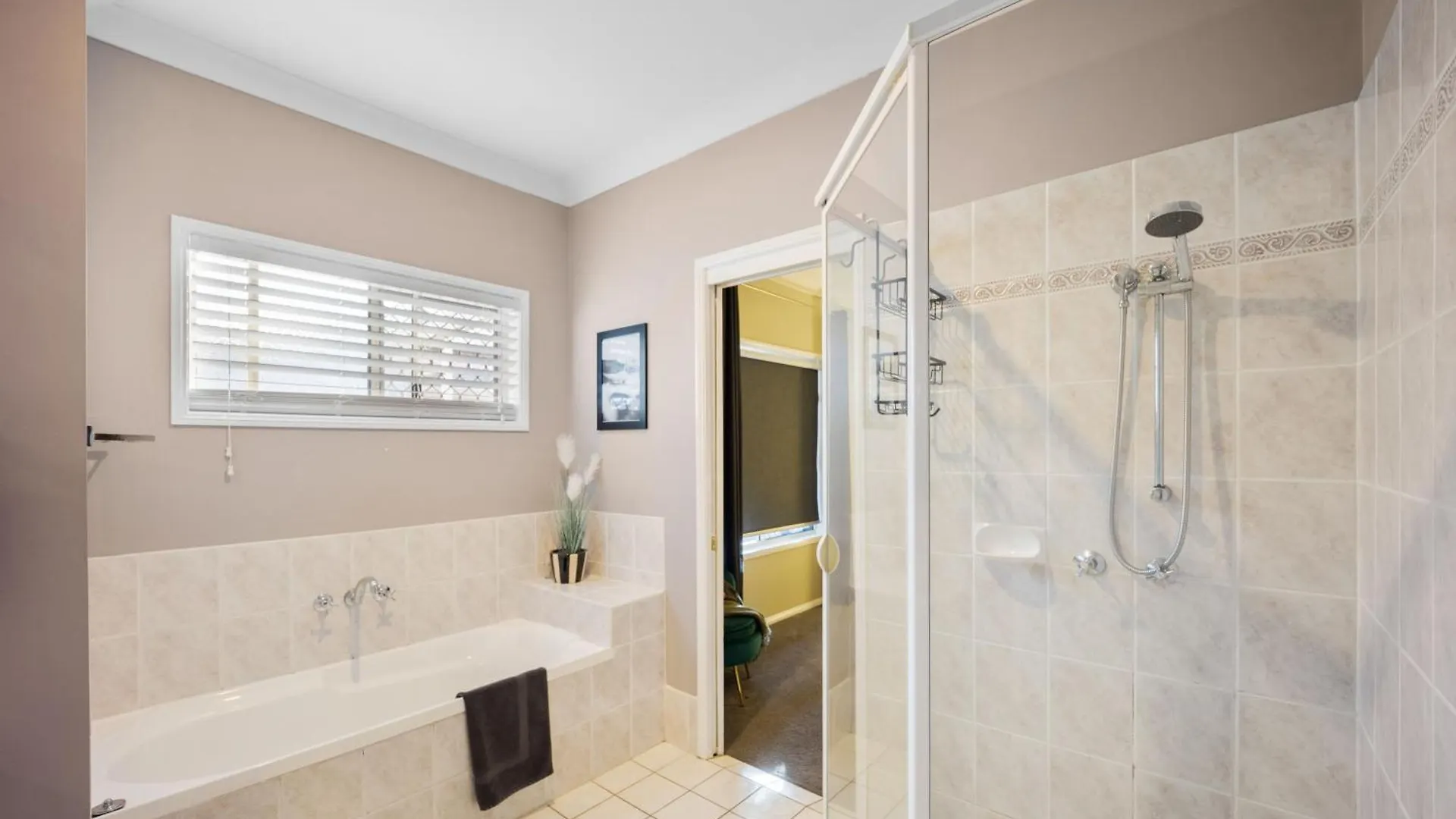 Holiday home Charming Group Getaway - 9 Mins To Burleigh Beach Gold Coast Australia