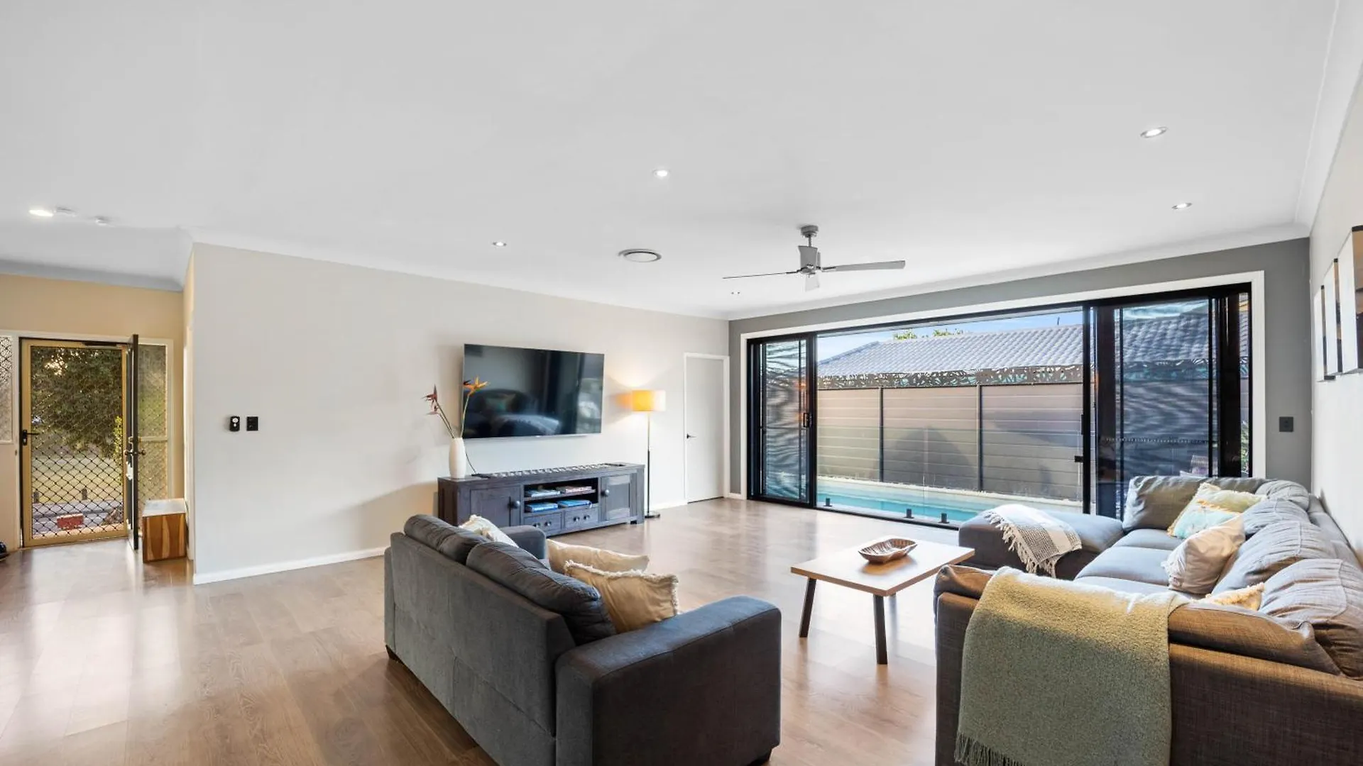 Charming Group Getaway - 9 Mins To Burleigh Beach Gold Coast Holiday home